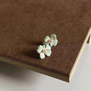 Four-Petal Gradient Flower With Pearls Earrings